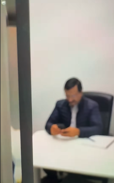 kapsology's tweet photo. The person who has made fake video of Bhagwant Mann has made another video with a look-alike of Arvind Kejriwal and planning to release around Punjab Election. 

This person's name is Jagman Sapra and he is based in Canada. 

He is wanted in Punjab for a crypto currency scam  named 'Khalsa Coin'.