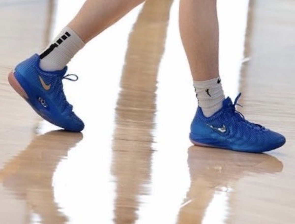 stacksandkicks's tweet photo. KICKS: #CAITLINCLARK 1 X #NIKE BASKETBALL SIGNATURE SNEAKER?????
 https://t.co/CxxTTDN41j https://t.co/P0ZeFl5VsM