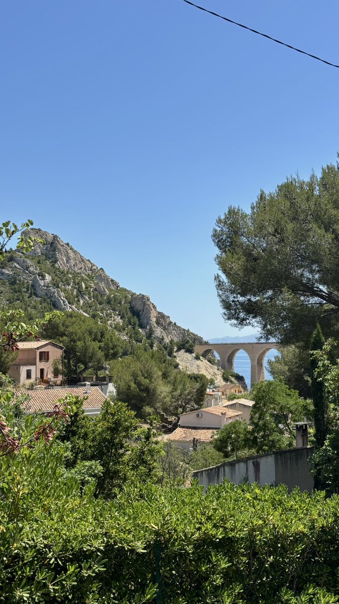 kbr13_'s tweet photo. Tu sors de partiel tu vas direct te poser à la plage alala vive le sud https://t.co/jENlHiNy0K
