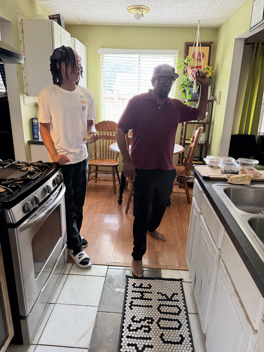KamCovington's tweet photo. Got the opportunity to meet Coach PEP and get some wise words from him. For the people that does not know of The legendary Coach Pep, he’s been a trainer for years. He’s always trained athletes for free such as My dad Quincy Covington, Carlos Ross, Joe McKnight, Patrick Peterson, Arthur Maulet, Keenan Lewis and the list goes on!! I’m truly blessed to meet Coach PEP….

#football #QB #FS #coach #knowledge #kenner #houston #highschool #kameroncovington