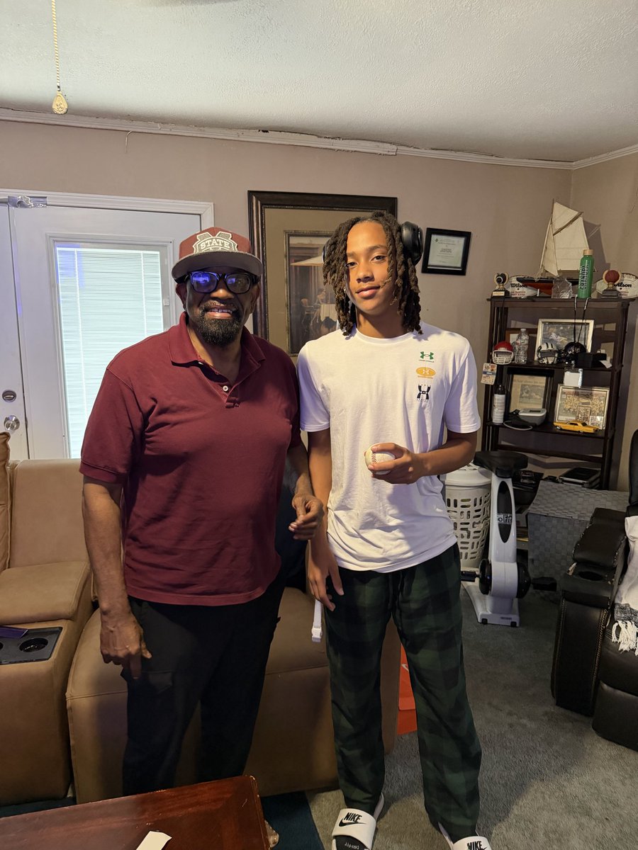 KamCovington's tweet photo. Got the opportunity to meet Coach PEP and get some wise words from him. For the people that does not know of The legendary Coach Pep, he’s been a trainer for years. He’s always trained athletes for free such as My dad Quincy Covington, Carlos Ross, Joe McKnight, Patrick Peterson, Arthur Maulet, Keenan Lewis and the list goes on!! I’m truly blessed to meet Coach PEP….

#football #QB #FS #coach #knowledge #kenner #houston #highschool #kameroncovington