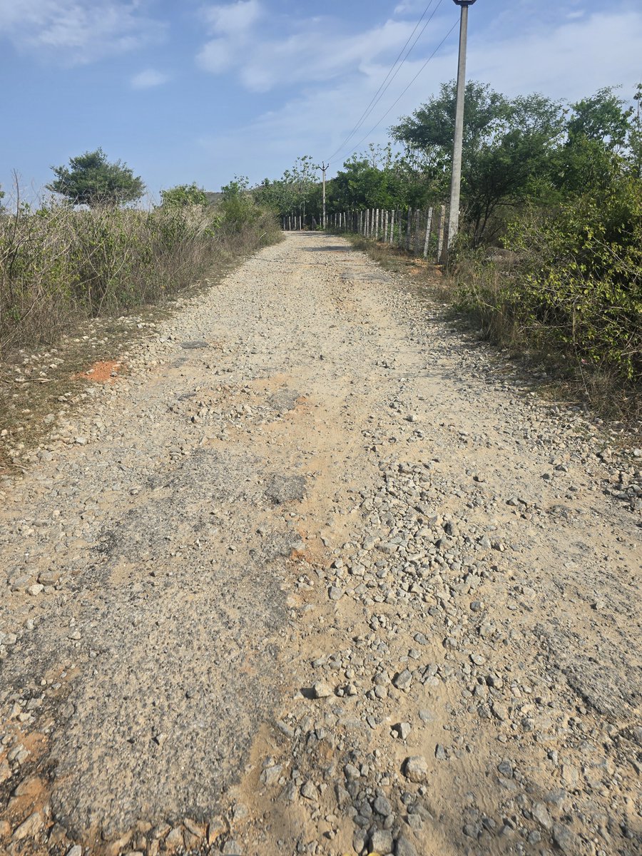 Kick_Buttowskey's tweet photo. This is the condition of the roads from past more than a decade and nothing has changed. Please take necessary action @PawanKalyan @APDeputyCMO 🙏
Location - Penumur Mandalam, Chittoor District. 
Route - Penumuru to Devaragudipalli https://t.co/Cj84gESqxY