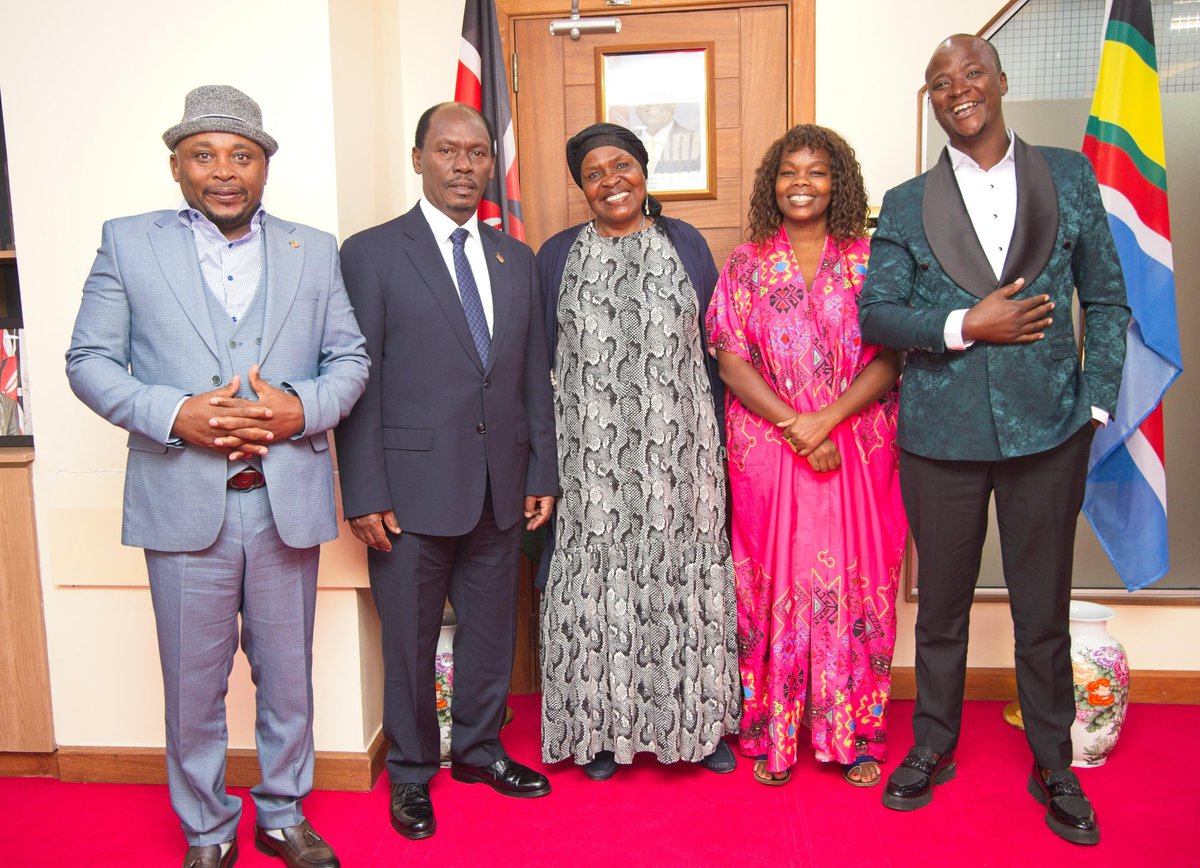 honkabogo's tweet photo. I  welcomed members of the iconic Vitimbi cast to my office during a courtesy call aimed at exploring opportunities for collaboration in advancing Kenya’s creative industry.

During our discussions, we exchanged ideas on how the Government and creative sector players can work together to strengthen the industry through innovative programmes that educate, inform, and empower wananchi. 

We remain committed to supporting initiatives that provide artists with opportunities to thrive while leveraging the power of media and the arts to engage and enlighten the public.