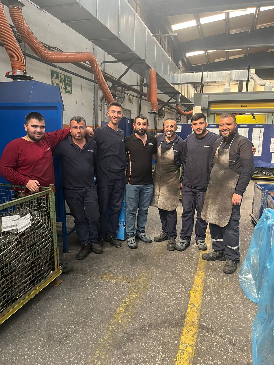 Sb1Tms's tweet photo. Sarıgözoğlu AŞ de Sendika Temsilcilerimiz ile birlikte işyerimizde çalışan üye arkadaşlarımızı tezgahları başında ziyaret edip güncel konular hakkında karşılıklı bilgi paylaşımında bulunduk.
#TürkMetalSendikası
#UysalAltundağ
#Aksaray1NoluŞube https://t.co/YZVx2pSZ5A