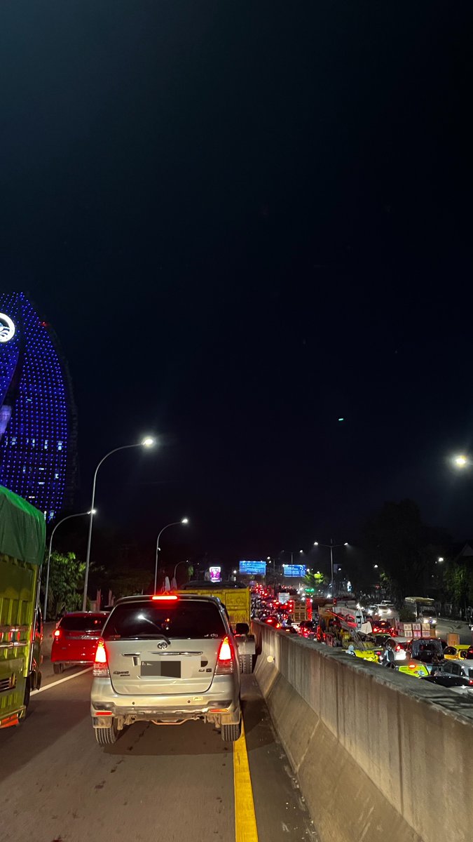 justacklll's tweet photo. GILAKKKK!!! pulang2 disambut stuck d jalan
#makassar
jujur gatau, ini demo apaan sih? 😭
#weekday https://t.co/cTxDXDwbST