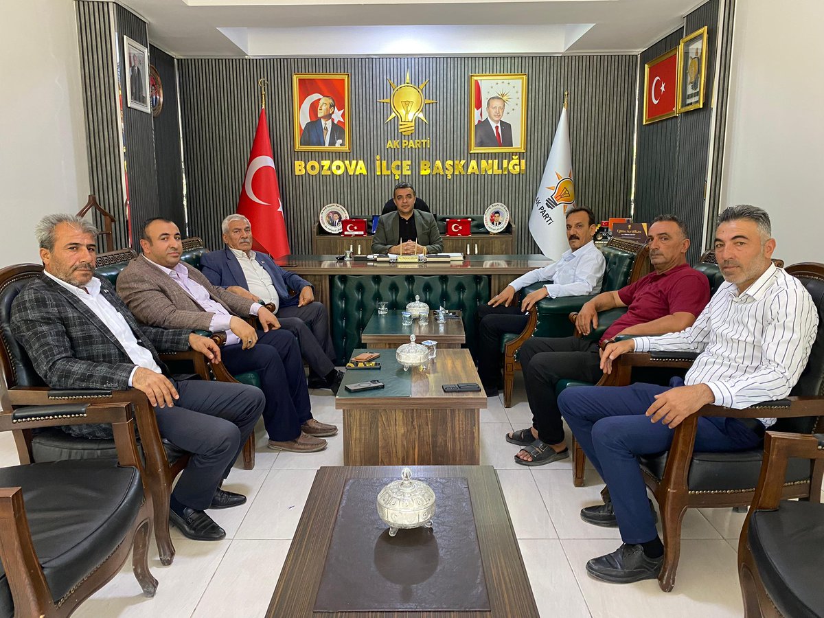 avmehmetakgun's tweet photo. Önceki Dönem İlçe Başkanımız, kıymetli ağabeyim Yusuf Çakmak’ı, Haliliye Sosyal Yardımlaşma ve Dayanışma Vakfı Müdürümüz Abdülkadir Çakmak’ı ve beraberlerindeki heyeti İlçe Başkanlığımızda ağırladık.

Nazik ziyaretleri, hoş sohbetleri için kendilerine yürekten teşekkür ediyorum.

#MilletimizleNiyetimizBir
@RTErdogan @Akparti   @abuyukgumus  @hakanaksu058 @farukaytek @bybekirbozdag @milhamigunbegi 
@malicevheri @AEminOnenOfis @ibrahimeyyupogl  @CYAZMAC @ProfDrDusak @HikmetBasak_63    @AieNacar @Malikurt14 @SbrKnk  @ahmtsamdanci @av_ipkdrmzoglu7 @dartar_ibrahim