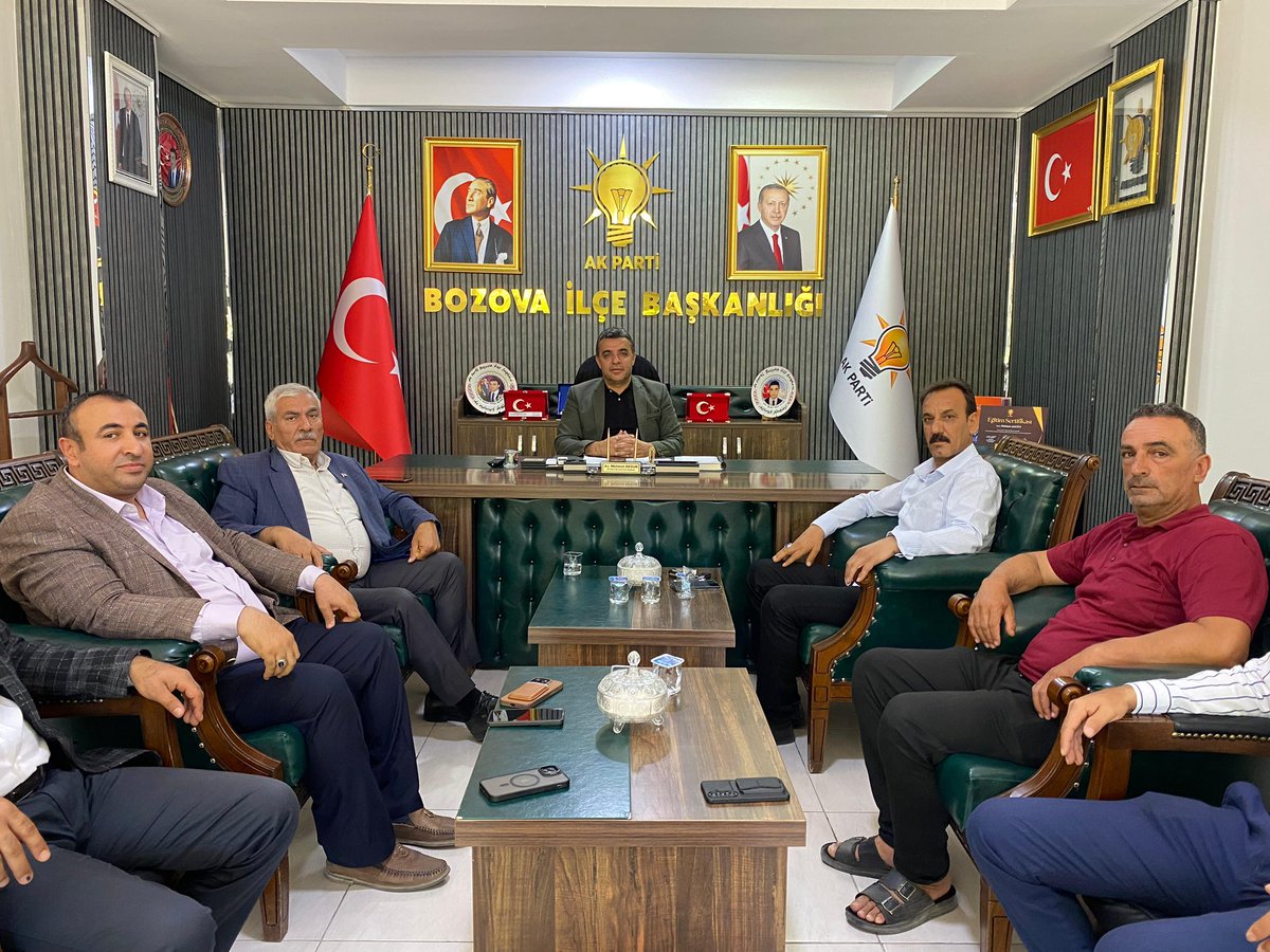 avmehmetakgun's tweet photo. Önceki Dönem İlçe Başkanımız, kıymetli ağabeyim Yusuf Çakmak’ı, Haliliye Sosyal Yardımlaşma ve Dayanışma Vakfı Müdürümüz Abdülkadir Çakmak’ı ve beraberlerindeki heyeti İlçe Başkanlığımızda ağırladık.

Nazik ziyaretleri, hoş sohbetleri için kendilerine yürekten teşekkür ediyorum.

#MilletimizleNiyetimizBir
@RTErdogan @Akparti   @abuyukgumus  @hakanaksu058 @farukaytek @bybekirbozdag @milhamigunbegi 
@malicevheri @AEminOnenOfis @ibrahimeyyupogl  @CYAZMAC @ProfDrDusak @HikmetBasak_63    @AieNacar @Malikurt14 @SbrKnk  @ahmtsamdanci @av_ipkdrmzoglu7 @dartar_ibrahim