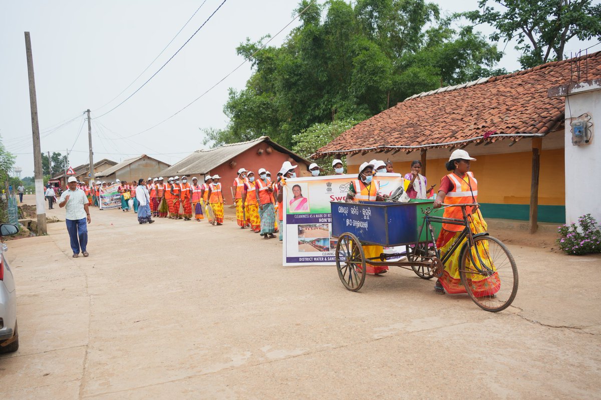 bdokusumi's tweet photo. "Swachhata se Swagat" initiative was launched today at Pahadpur village under KUSUMI BLOCK , Mayurbhanj District for the upcoming visit of Hon'ble President of India and Hon'ble Prime Minister of India on 20th June. https://t.co/Sqi9iPXlUS