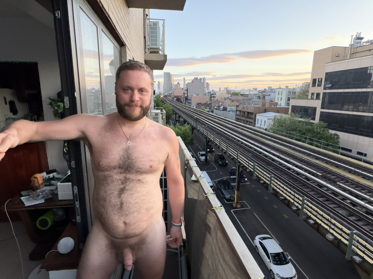 Maxskate2002's tweet photo. Hello Twitter i am back! Bluesky isn’t going as well as I’d hoped lol. #gay #gaybear https://t.co/ydmXIvJpyf