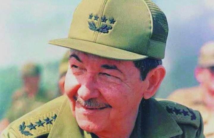 ACN_Cuba's tweet photo. 🇨🇺⭐ En 1958, el Comandante Raúl Castro, al frente del II Frente Oriental Frank País, impulsó la creación del Servicio de Inteligencia Rebelde (SIR). Una iniciativa clave para proteger la Revolución frente a enemigos internos y externos.

#RaúlEsRaúl https://t.co/M9pqwD07jS