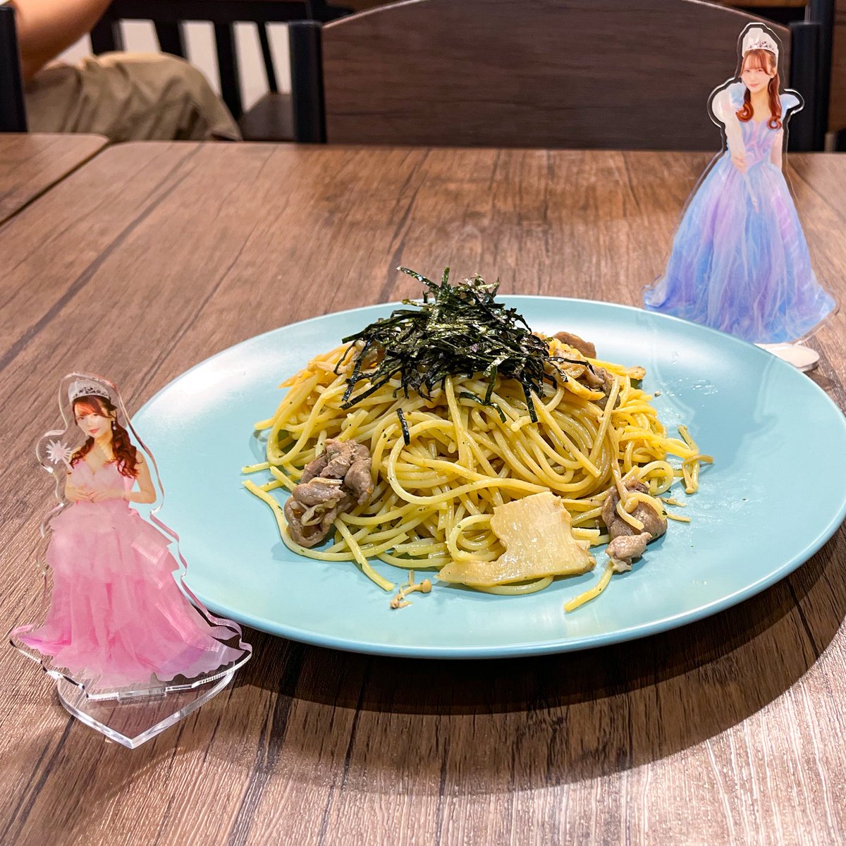 rr_swindle's tweet photo. 愛原まなが普段家で食べてる適当料理をみんなに振る舞うの会 ぱぁと2

・絵仁の「えにめろパスタ」
・てっての「ててラザニア」
・あいまなの「サガリステーキ」と「ミニネギトロ丼」

今回もそれぞれに違ったメニューが食べられて面白かったし、美味しかったし、お腹いっぱいw

 #えにスタ https://t.co/rsnkKA5dVs