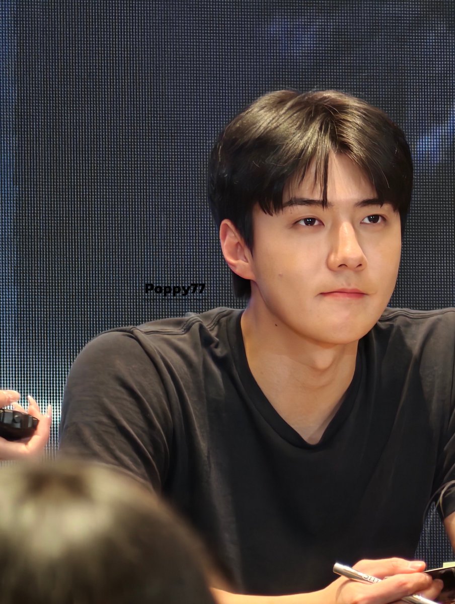 hourlyohsehun's tweet photo. https://t.co/aVA10SDMGs