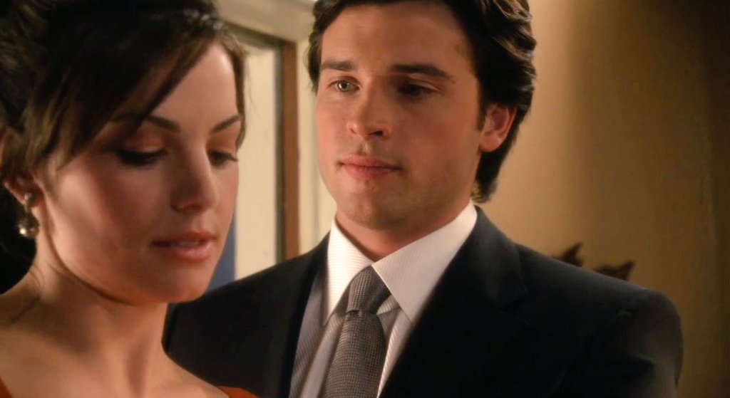 theonewithval's tweet photo. EXCUSE ME???? 😭😭😭😭 #smallville https://t.co/wWUea8WsOz