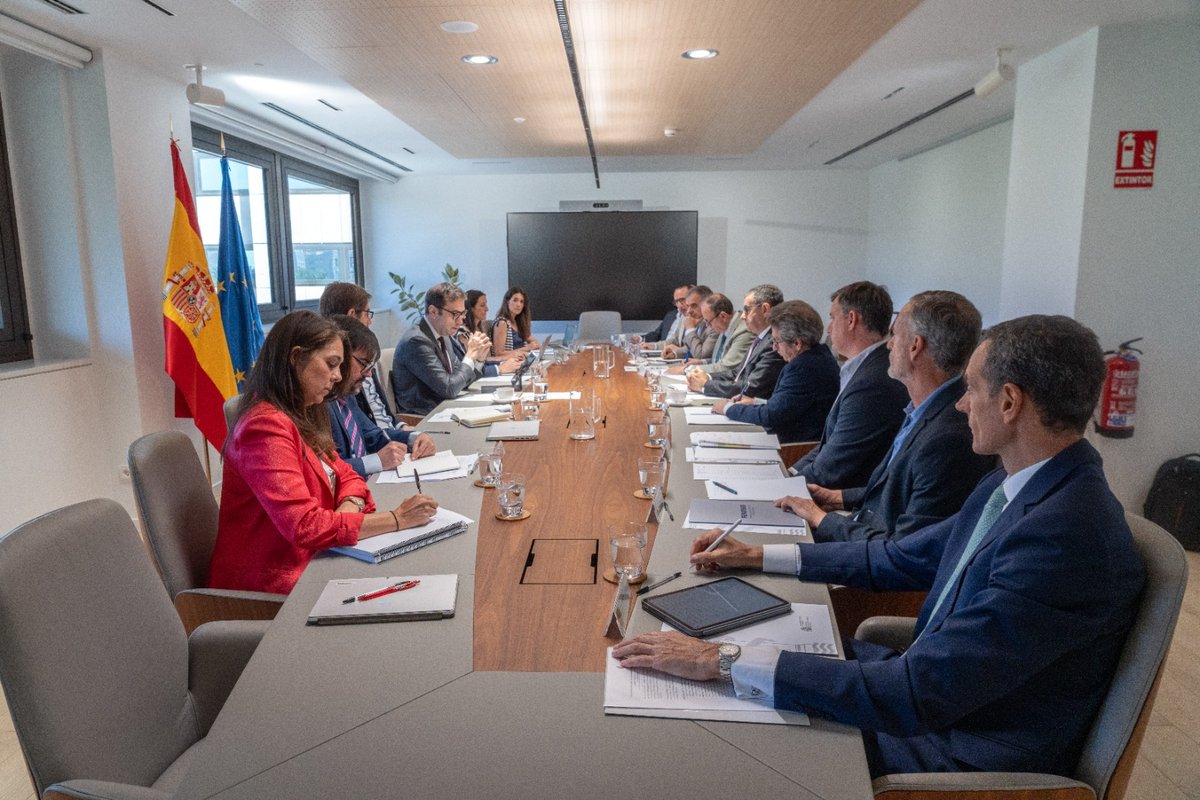 carlos_cuerpo's tweet photo. Culminamos la ronda de reuniones sectoriales para analizar el impacto económico de la guerra de Irán y hacer seguimiento de las medidas del Plan de Respuesta.
  
➡️Centrando los esfuerzos en actualizar las medidas el 29 de junio y seguir protegiendo a ciudadanos y empresas. https://t.co/O61E5gER6y