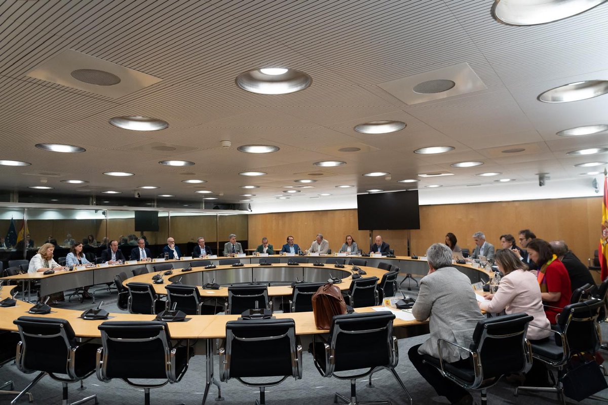 carlos_cuerpo's tweet photo. Culminamos la ronda de reuniones sectoriales para analizar el impacto económico de la guerra de Irán y hacer seguimiento de las medidas del Plan de Respuesta.
  
➡️Centrando los esfuerzos en actualizar las medidas el 29 de junio y seguir protegiendo a ciudadanos y empresas. https://t.co/O61E5gER6y
