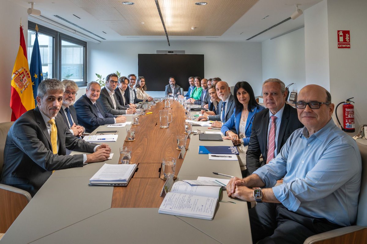 carlos_cuerpo's tweet photo. Culminamos la ronda de reuniones sectoriales para analizar el impacto económico de la guerra de Irán y hacer seguimiento de las medidas del Plan de Respuesta.
  
➡️Centrando los esfuerzos en actualizar las medidas el 29 de junio y seguir protegiendo a ciudadanos y empresas. https://t.co/O61E5gER6y