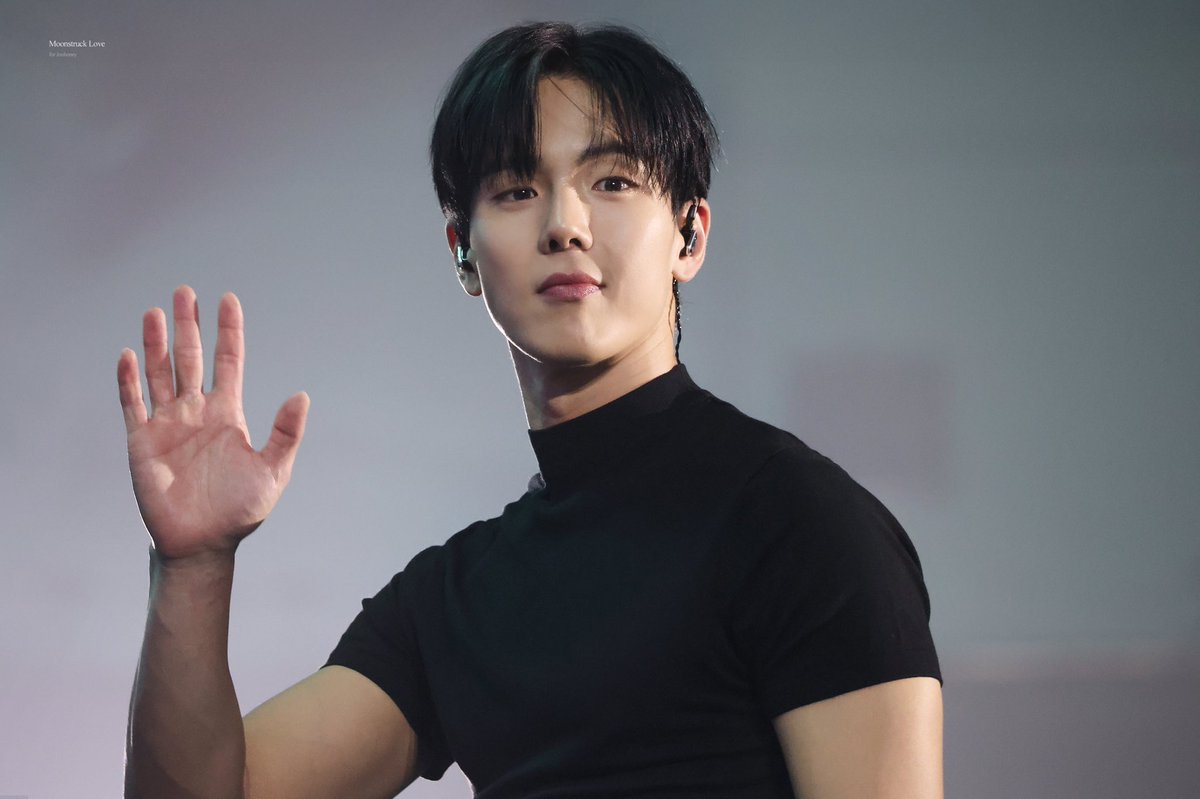 moonstruck_JH's tweet photo. #HBDtoSHOWNU 
생일축하해, 셔누♡ https://t.co/WE8i9t7xMk