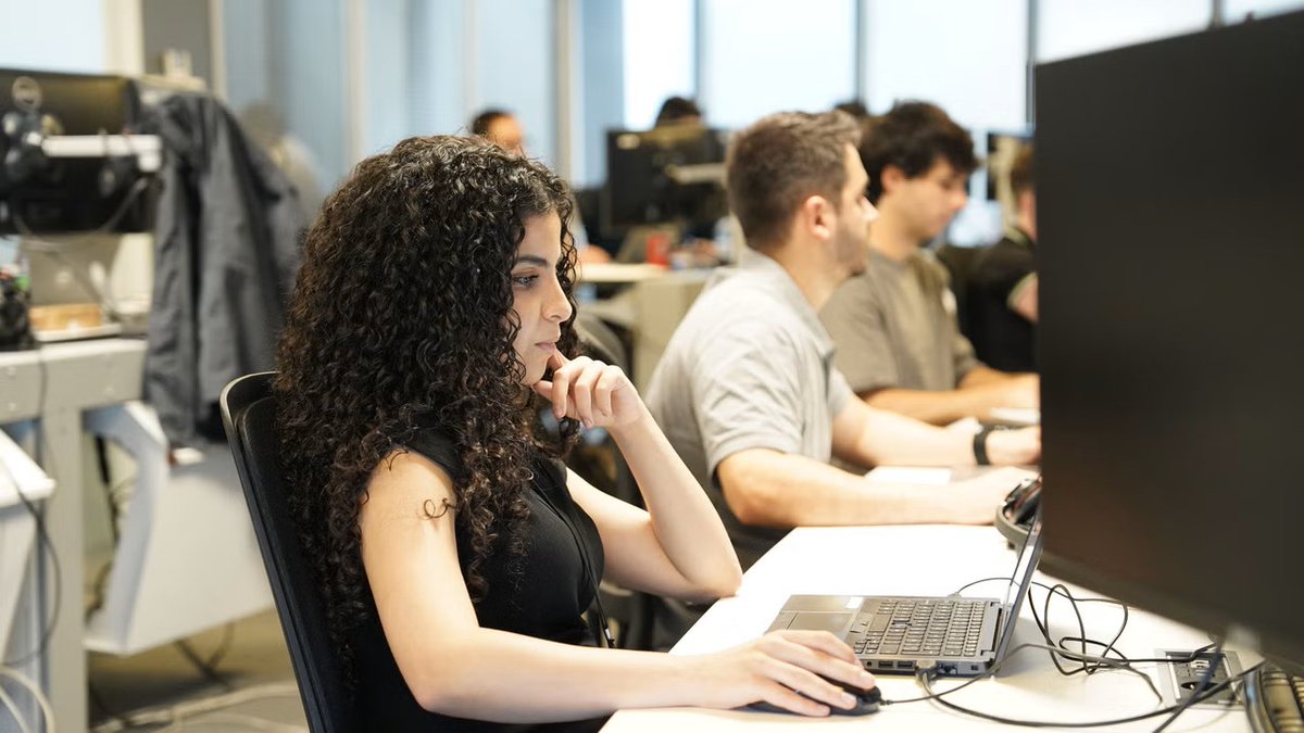 gencat's tweet photo. 🔐 Vols fer el salt al món de la ciberseguretat?

💻 La CiberAcadèmia t'ofereix cursos per impulsar el teu futur professional en un àmbit amb milers d’oportunitats laborals.

Més informació 👉 https://t.co/knbJLvsnOM https://t.co/YVgmdSoTuM