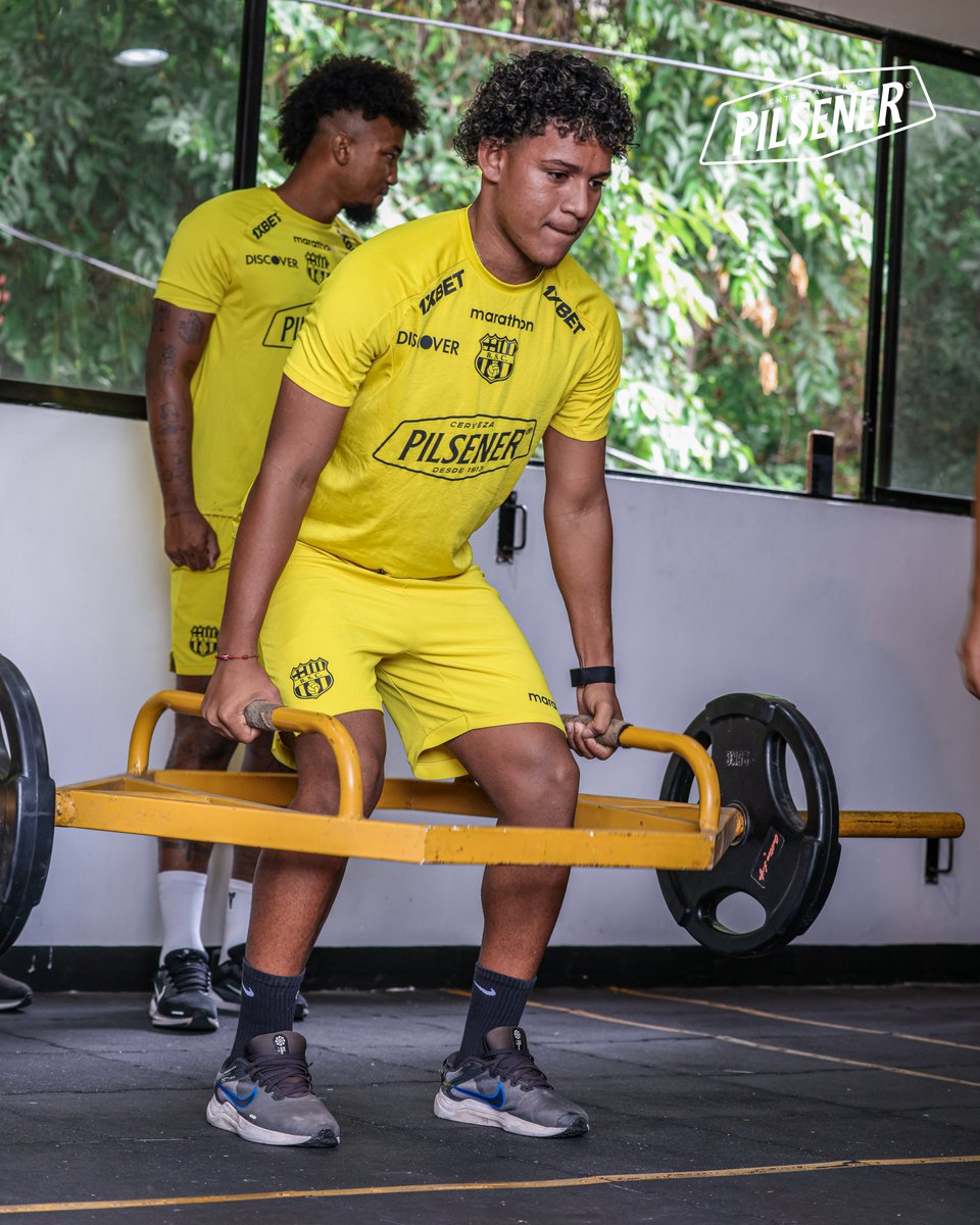 BarcelonaSC's tweet photo. ¡Volvimos al trabajo! 👊

Nuestro plantel retomó los entrenamientos y durante esta semana realizará jornadas dobles de trabajo como parte de su preparación.

#BarcelonaMiPasión
#EntrenamientoPilsener https://t.co/Q6qMd7KyVy