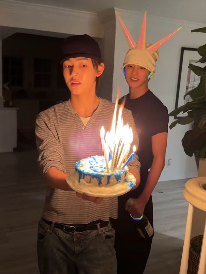 havenotastee's tweet photo. 아 생일 끝낫다 https://t.co/QcqfOKTFVE