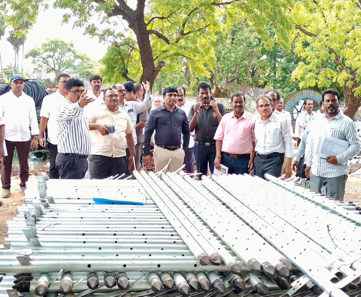 ap_spdcl's tweet photo. ఏపీఎస్పీడీసీఎల్ పరిధిలోని గోదాముల్లో విద్యుత్ పరికరాల నిర్వహణ కీలకమని ఆ సంస్థ సిఎండి శివశంకర్ లోతేటి తెలిపారు.  గూడూరు డిస్ట్రిక్ట్ స్టోర్స్ ను  బుధవారం సాయంత్రం ఆయన తనిఖీ చేశారు. https://t.co/oRazyz8qSt