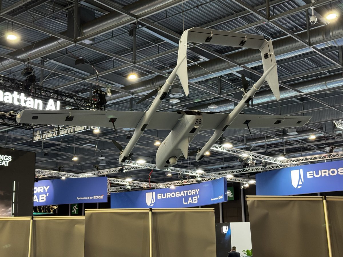 defensehere_tr's tweet photo. 📌Güney Kıbrıs Rum Yönetimi merkezli Swarmly Aero tarafından geliştirilen H10  Poseidon isimli VTOL İHA #Eurosatory2026’da sergileniyor. https://t.co/J3BSLh5fPG