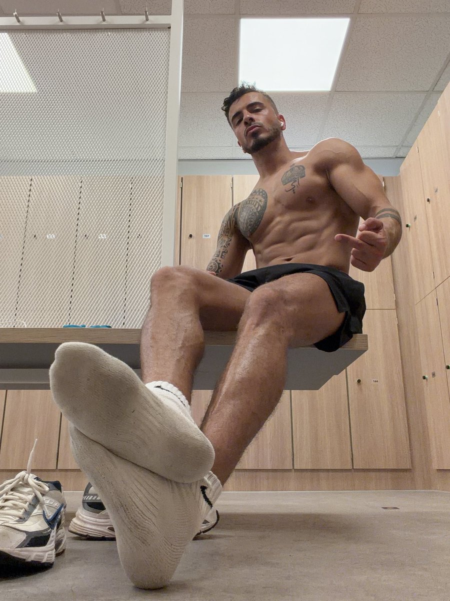 Arabprime9's tweet photo. Omg the Iraqi straight Sultan superior King is on fire , bow 🙇‍♂️ down $niff my dirty stinky white #socks and obey beta 🔥💎🧦
#Alpha #findom #paypig https://t.co/H1xPQivF19