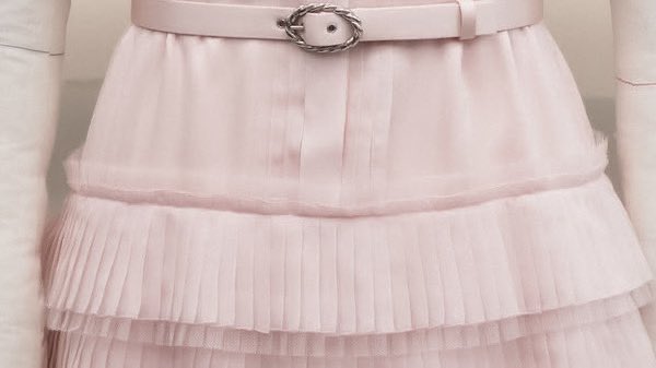 glirttery's tweet photo. sofia coppola’s custom chanel dress for her bal d’été at the musée des arts décoratifs https://t.co/e9jZDbCwKG