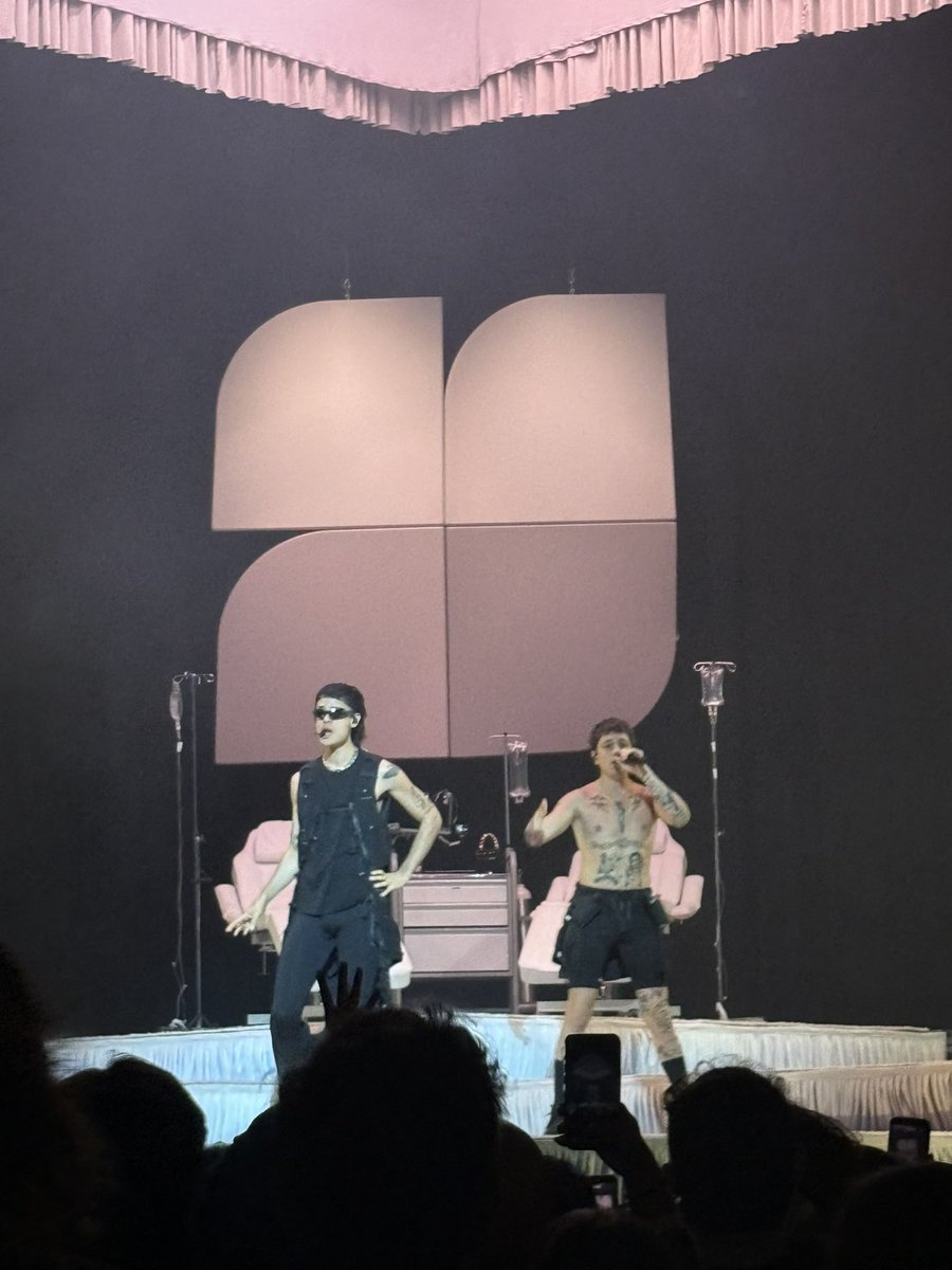 Micha2703's tweet photo. Ayer confirmó que tengo un crush muy grande por estos dos.  Y lo talentosos que son ✨
#ca7rielypacoamoroso https://t.co/5UIaMCAYA9