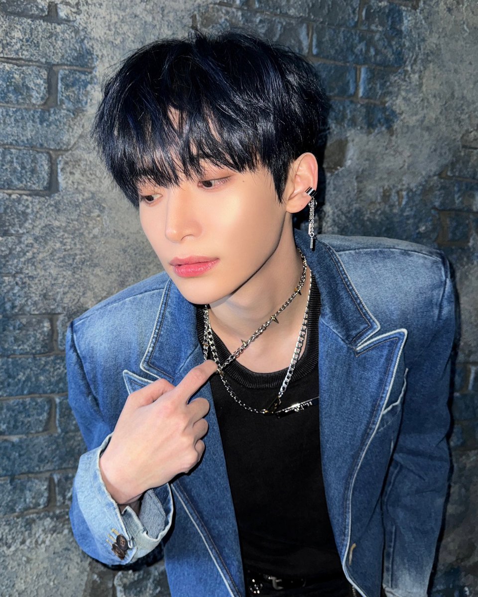 withjmoo's tweet photo. 아잘생굣어…… 남자가미쳣다 ㅠㅠ https://t.co/0f5EFvu3mG