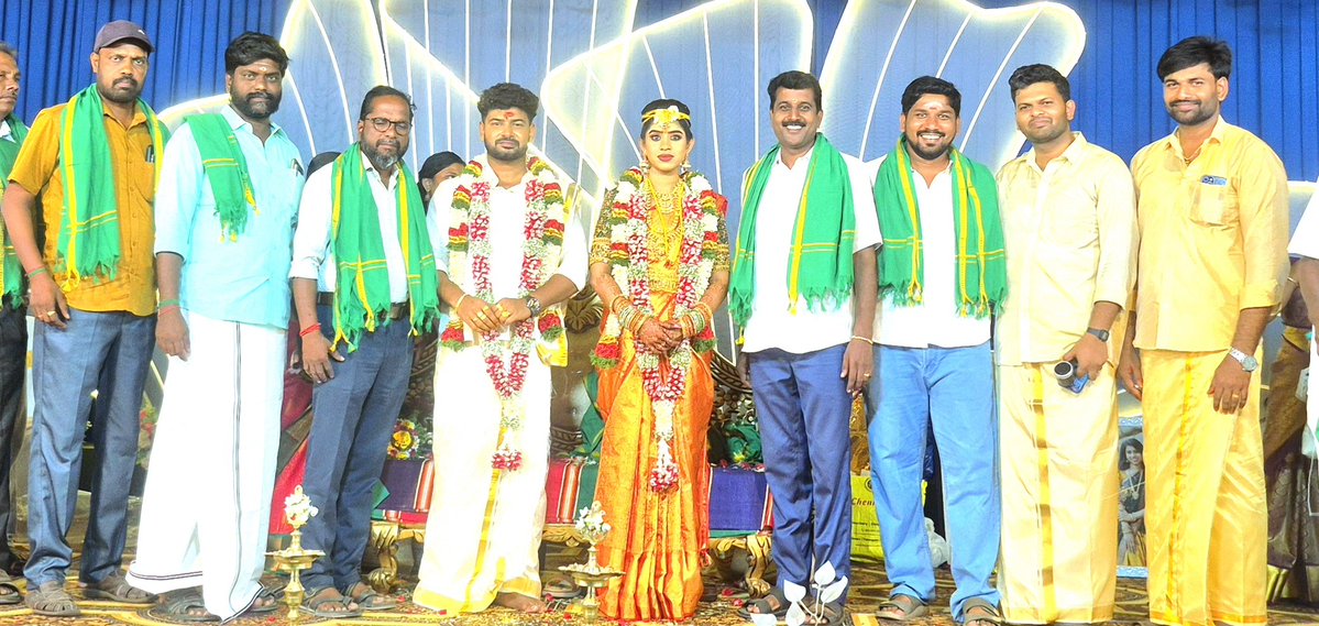 Paribalan5's tweet photo. வேதாரண்யம் தாலுக்கா, பஞ்சநதிக்குளம் மேற்கு அரிமா சங்க மாவட்ட தலைவர் ஆசிரியர் ப.பார்த்தசாரதி அவர்கள் மகளுக்கும்,
ஆயக்காரன்புலம் 3, சவுக்கு முகவர் கா. சுந்தரவடிவேல் அவர்கள் மகனுக்கும் நடந்த திருமண விழாவில் கலந்து கொண்டு  வாழ்த்தி மகிழ்ந்தோம்.

மணமக்கள் :
பா. மேகா_சு. வெற்றிவேல் https://t.co/o8KLVeKbaN