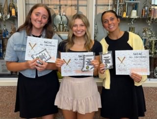 AddilynR50015's tweet photo. Honored to have gotten All- Conference! 🤍🥎
@ILForceCrompton 

@zoeschafer1 @mzerkleee @Paige_McMenemy @BUsoftballcoach @ekuba_25 @KassieD23 @Shafferrr @JBMTSUsoftball @coachwallensemo @Coach_Tarter @CoachWThees https://t.co/GFX2iyyiB5