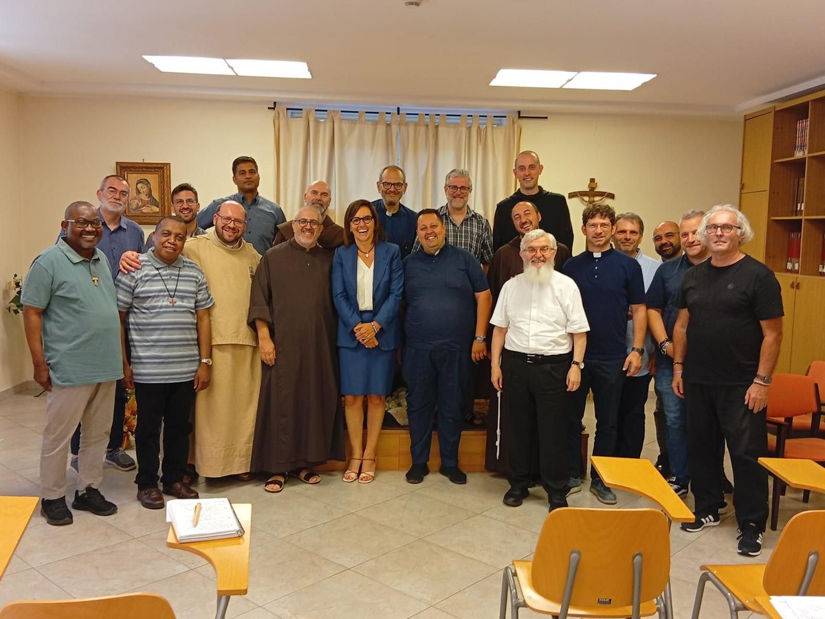 GaranteLiberta's tweet photo. Il Garante Nazionale dei diritti delle persone private della libertà personale (GNPL) - Avv. Irma Conti - è intervenuto il 16 giugno a Roma al Seminario di Formazione dei nuovi Cappellani delle carceri. https://t.co/5utiCbfBD6
