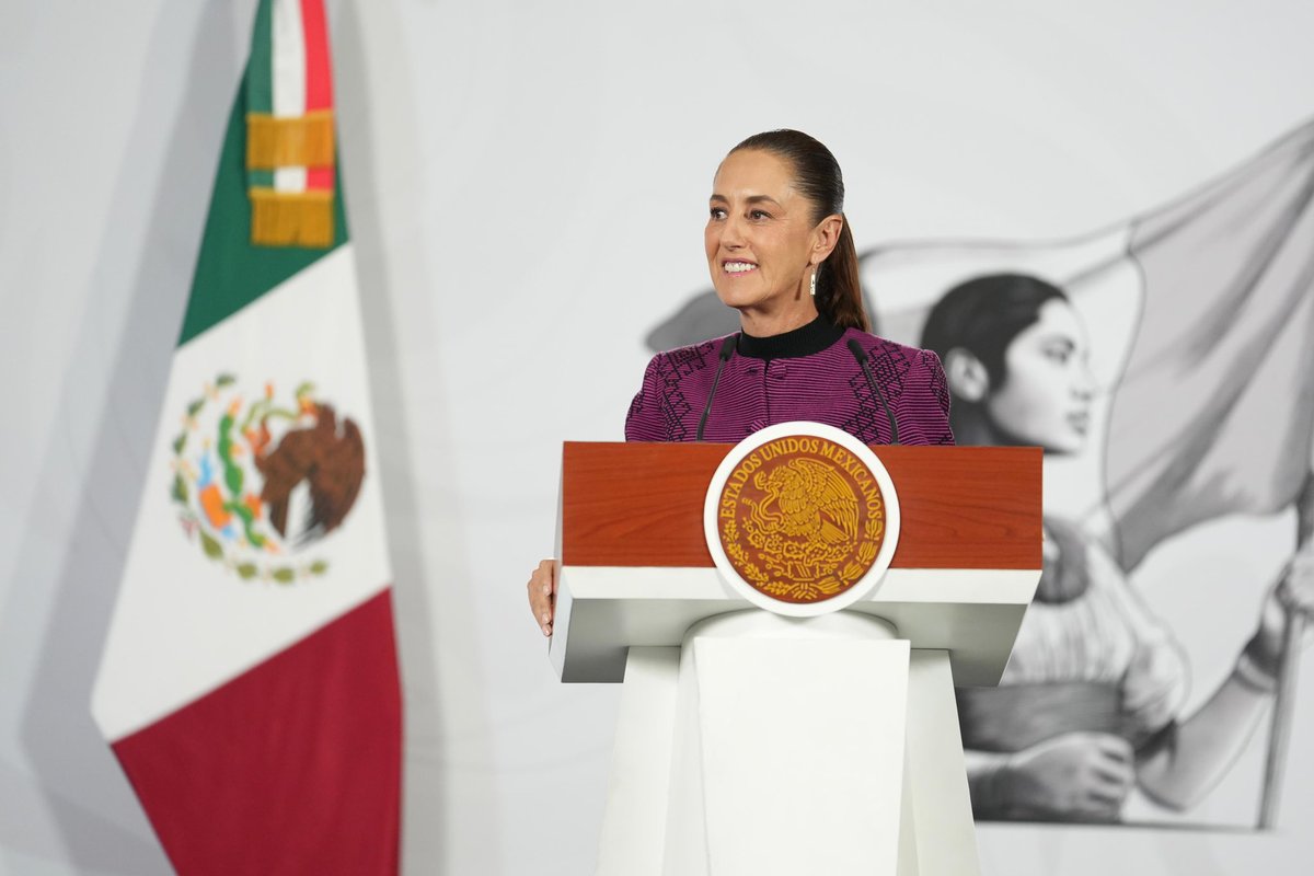 LuzElena_GE's tweet photo. El compromiso de la @SENER_mx y la @CFEmx es que, para 2028, el 99.9% de la población tenga acceso a la electricidad 💡🏡. Con una inversión superior a 21 mil mdp, este esfuerzo beneficiará a 739 mil 765 personas. La electrificación transforma vidas, reduce desigualdades e impulsa el desarrollo nacional.