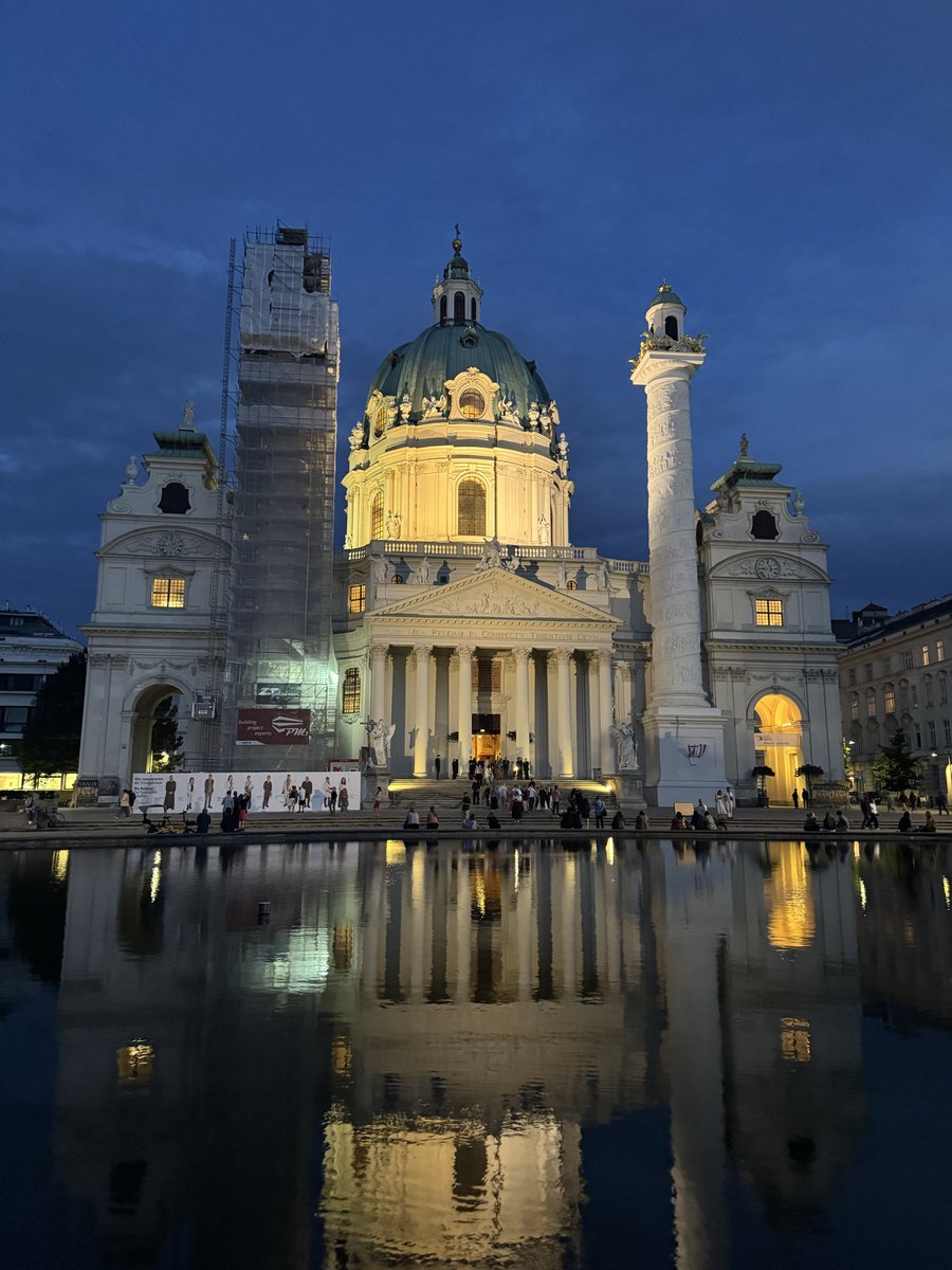 ragabelket's tweet photo. Vienna is cool 🤝 https://t.co/CUqlQKwiYq