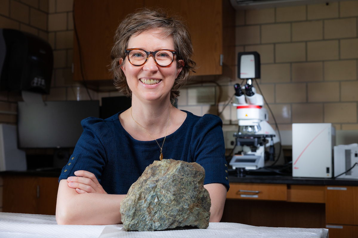 IowaStateUNews's tweet photo. As companies search for geologic hydrogen deep below Iowa's farms, towns and cities, university scientists are starting to discuss how they could help the state develop a hydrogen economy.

📰https://t.co/LaMg3SZ6sK https://t.co/2vN5FhBVbl