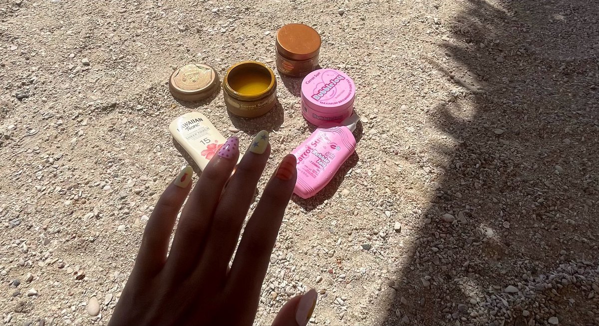 almrrv's tweet photo. Tan, nails, and sunny days ☀️ https://t.co/ZhpSB4c0JH