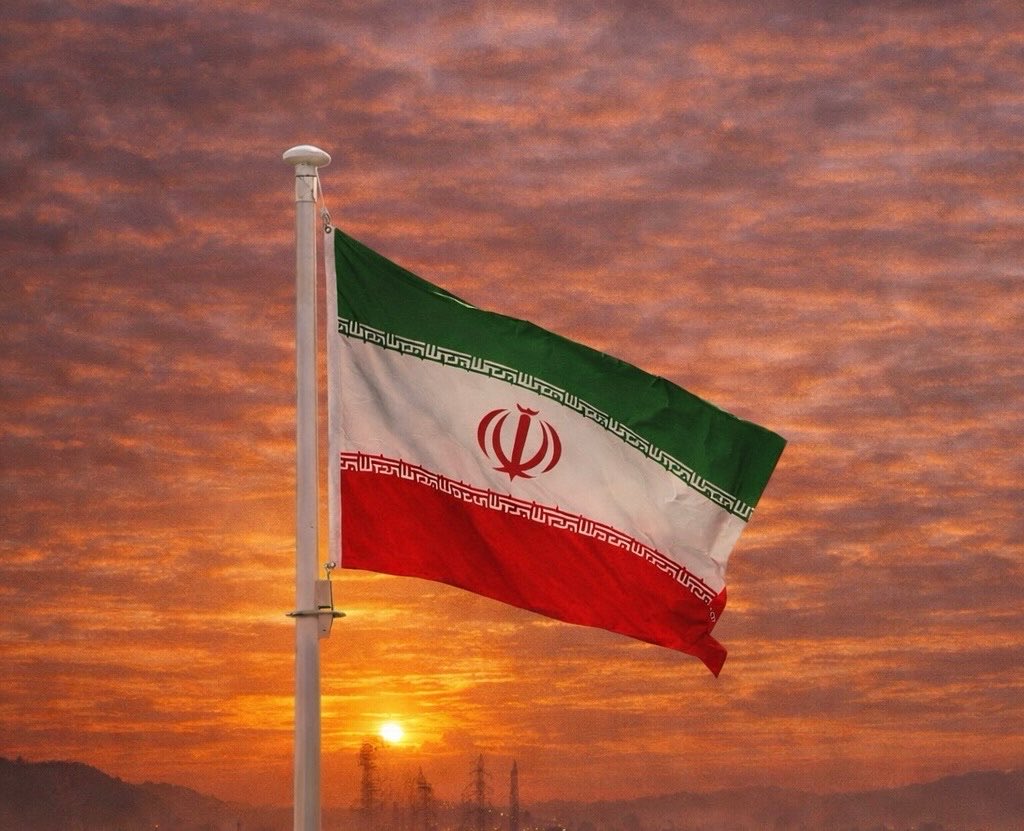 ChinaEnEsp's tweet photo. 🇨🇳🇮🇷🇱🇧 China anunció que está preparando el envío de ayuda humanitaria a Irán y Líbano. 

 Tras los recientes conflictos en la región, Beijing se posiciona como uno de los actores internacionales que ofrece apoyo concreto a las poblaciones afectadas, en línea con su política de diplomacia activa y cooperación en momentos de crisis. 

 Este tipo de iniciativas refuerzan la imagen de China como un país que prioriza la estabilidad y la ayuda práctica, en contraste con enfoques más intervencionistas o condicionados de otras potencias.  

¿Qué opinas de la decisión de China de enviar ayuda humanitaria a Irán y Líbano?