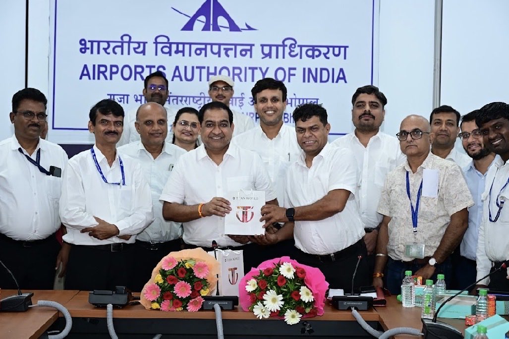 aaibplairport's tweet photo. ✈️Raja Bhoj Airport, Bhopal bid a warm farewell to Sh. Ramjee Awasthi on his promotion and transfer as General Manager (E-E) to Kolkata Airport.
Sh. Ramjee Awasthi was relieved from Raja Bhoj Airport, Bhopal on 16.06.26 after his tenure as Airport Director @AAI_Official @aairedwr https://t.co/k1hXTDniB2