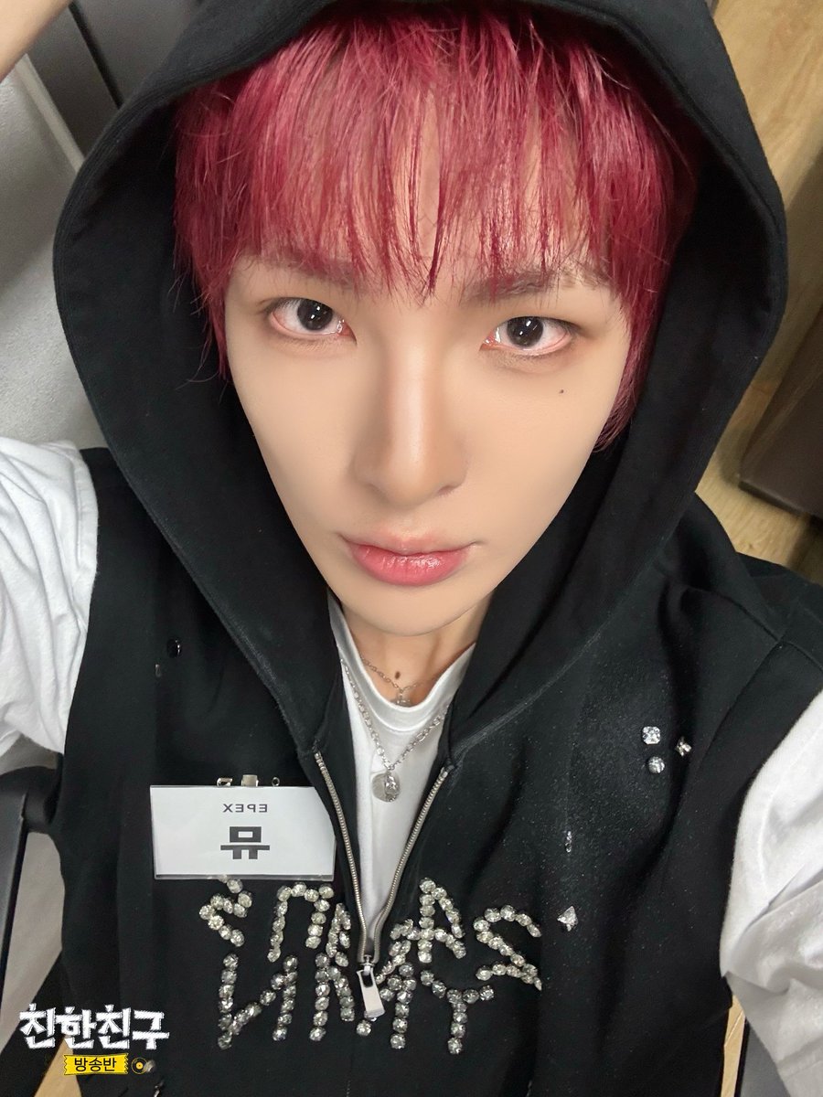 mbcbf_bf's tweet photo. 🏫친친방🏫

#친한친구방송반
#이펙스 #EPEX @the_EPEX
 
이펙스 왤케 큼....🥺
앨범에도 전원 참여하고❤️
콘서트 셋리도 직접 짜고❤️
친친방에 웃음 잔해 제대로 남기고 가고💝
이런 이펙스 당연히 사랑해야겠지 사랑할수밖에 없겠지😍😍 https://t.co/VVKcKD8wLd