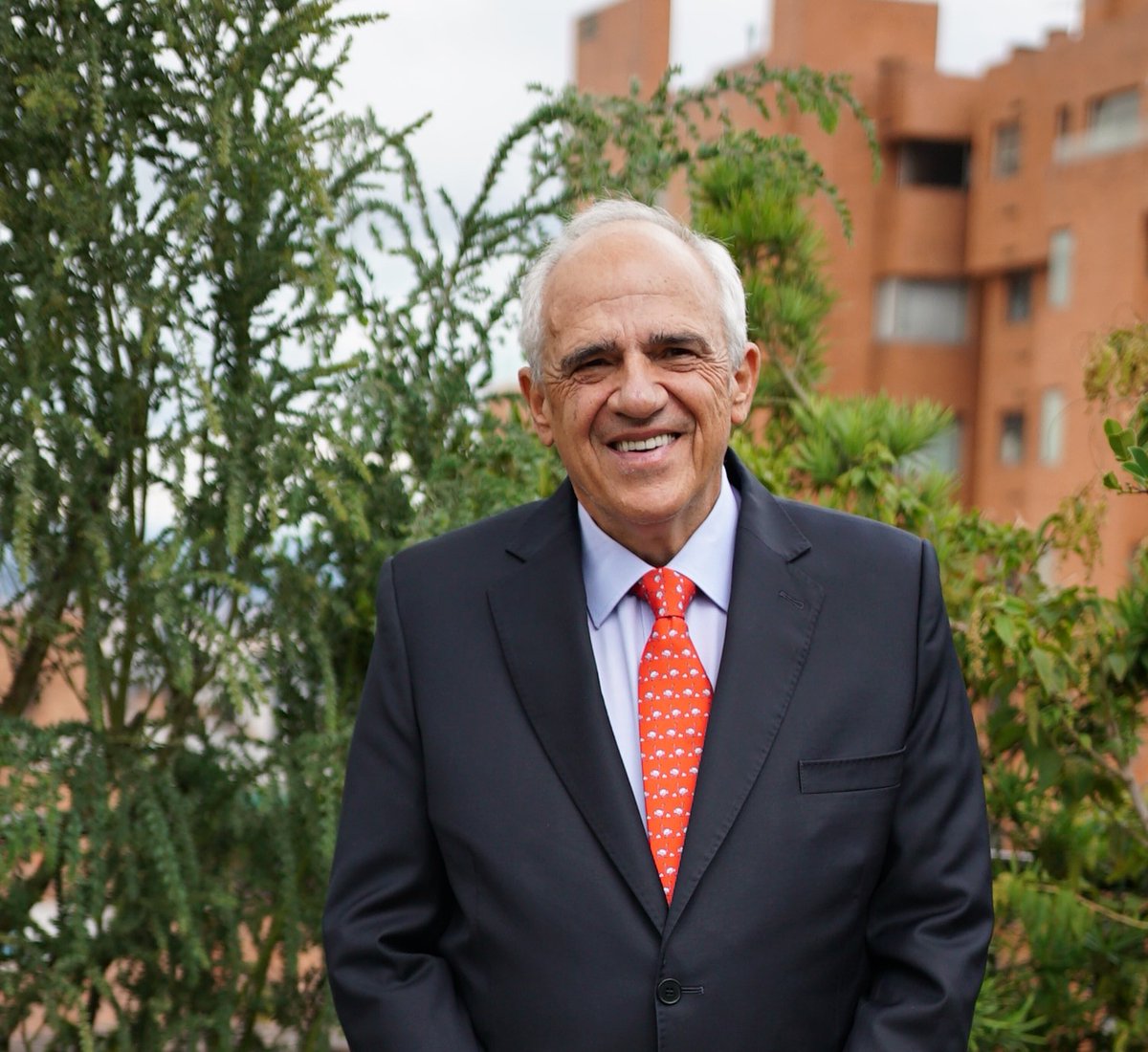 Hora_America's tweet photo. 🇨🇴🗳️ Conversamos con Ernesto Samper @ernestosamperp. Fue presidente de Colombia entre 1994 y 1998. Samper explica su apoyo a Iván Cepeda y advierte de los riegos que, a su juicio, enfrenta el país #Colombia

🔊Escúchalo aquí: https://t.co/EydSp2MCKB @rne https://t.co/fTNkUsQYZ4