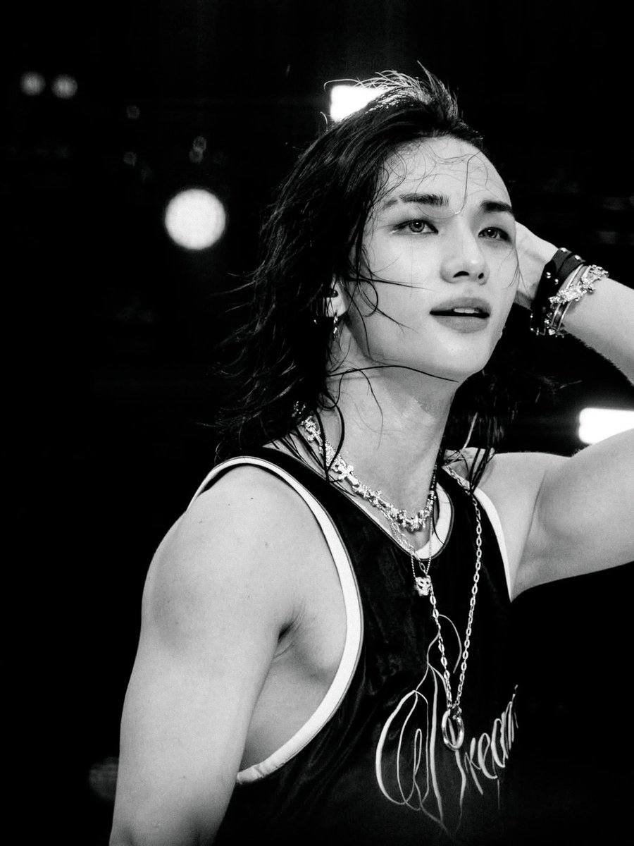 SKZ_Hyuniverse's tweet photo. πΈ Ann Demeulemeester a Belgian fashion designer has shared some pic of gov ball on Instagram with #hyunjin
Go check out the original post and interact --> https://t.co/kSRGTkSZpu
#Hyunjin #νμ§
#μ€νΈλ μ΄ν€μ¦νμ§
#GovBall https://t.co/qADMMFFWXR