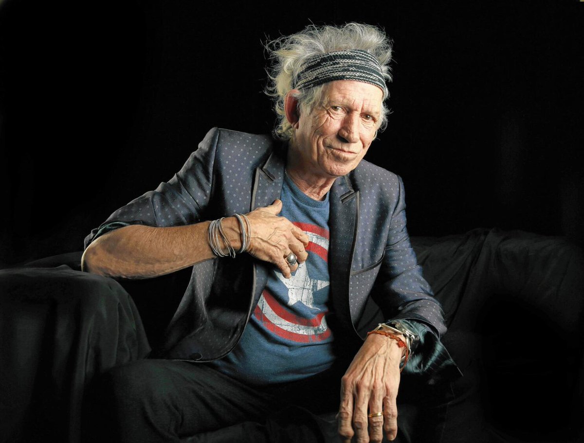 historyrock_'s tweet photo. One night in 1965, Keith Richards woke up half-asleep, grabbed his guitar and the tape recorder he had next to his bed, played five simple notes, and went back to sleep… leaving behind nearly an hour of recorded snoring.

A few days later, Satisfaction would be created thanks to that recording.