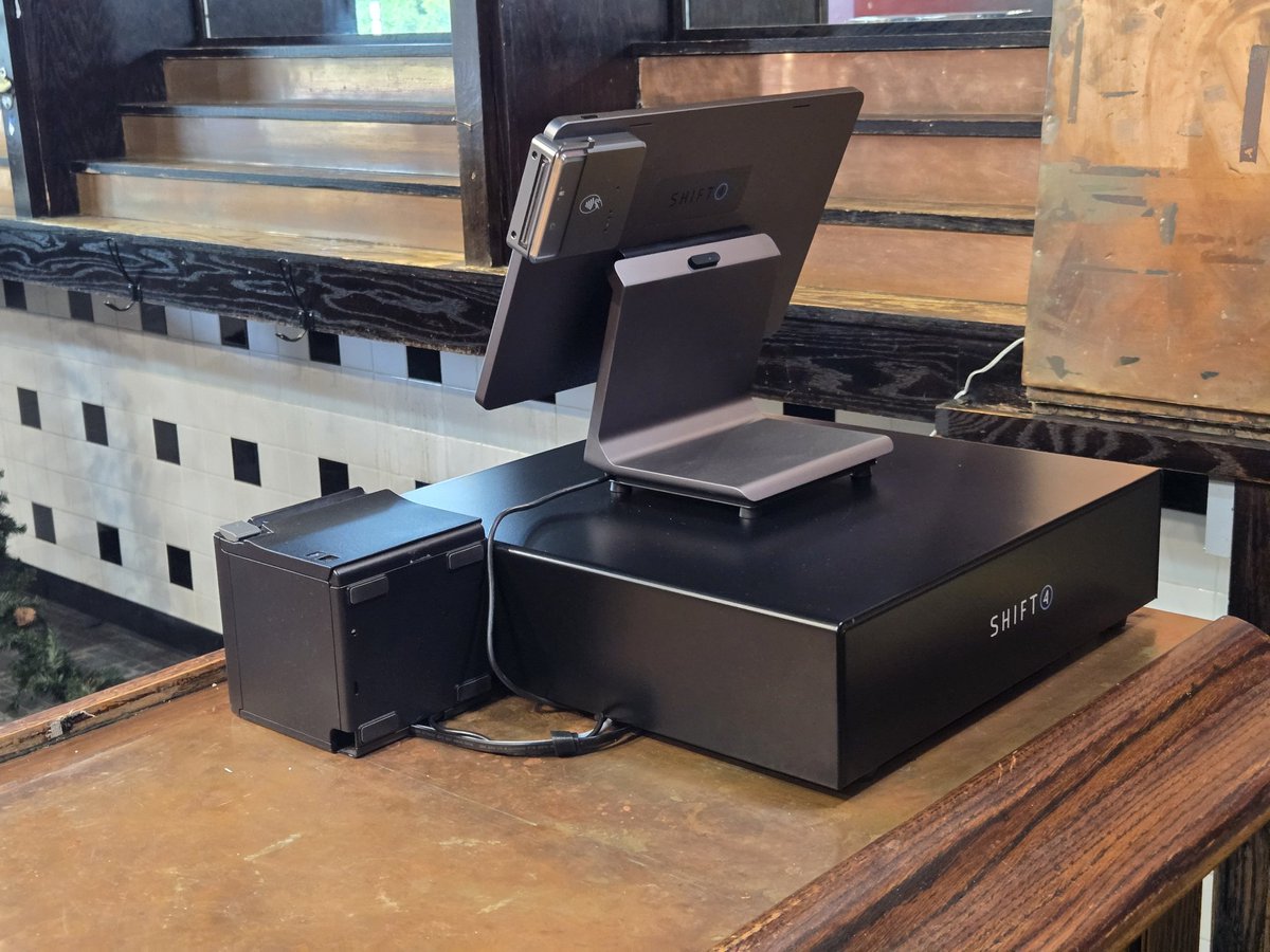 S4Tech123's tweet photo. When you’re opening location #3 and sticking with Shift4 Dine, that’s more than a choice—it’s a tradition. 🔥🍖 Salt Bistro &amp; Smokehouse is opening soon with Shift4 Dine powering payments with @Shift4 from day one. https://t.co/gDGJ0vmj8c