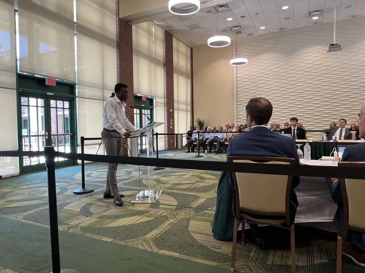 RHiggins_USF's tweet photo. What a special @USouthFlorida Board of Trustees meeting! Well-deserved honoring of @willweatherford along w/passing of the Chair gavel to @mikegriffinFL. Two transformative leaders for our alma mater! Followed by yet another dynamic speech by @USFFootball’s @Mudia_Reuben! USF’s time is now!🤘🏻😤📈
