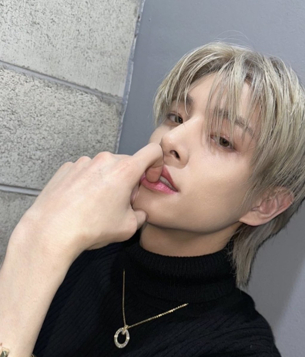 cherieyunie's tweet photo. they should make out or smth https://t.co/OOXPIllB0S
