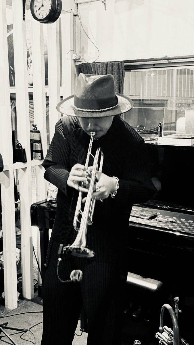 SEKAI_NO_BiSH's tweet photo. 47都道府県TOUR
米子 Zoojaクラブ
Carnival of Love

田尻大喜

大喜さんの生ライブ3回目でした🎺

本当に最高の音楽最高の景色でした🎺😉

 #トラン��ット奏者
 #人を笑顔にするトランペッター https://t.co/3M0VsF4Id7