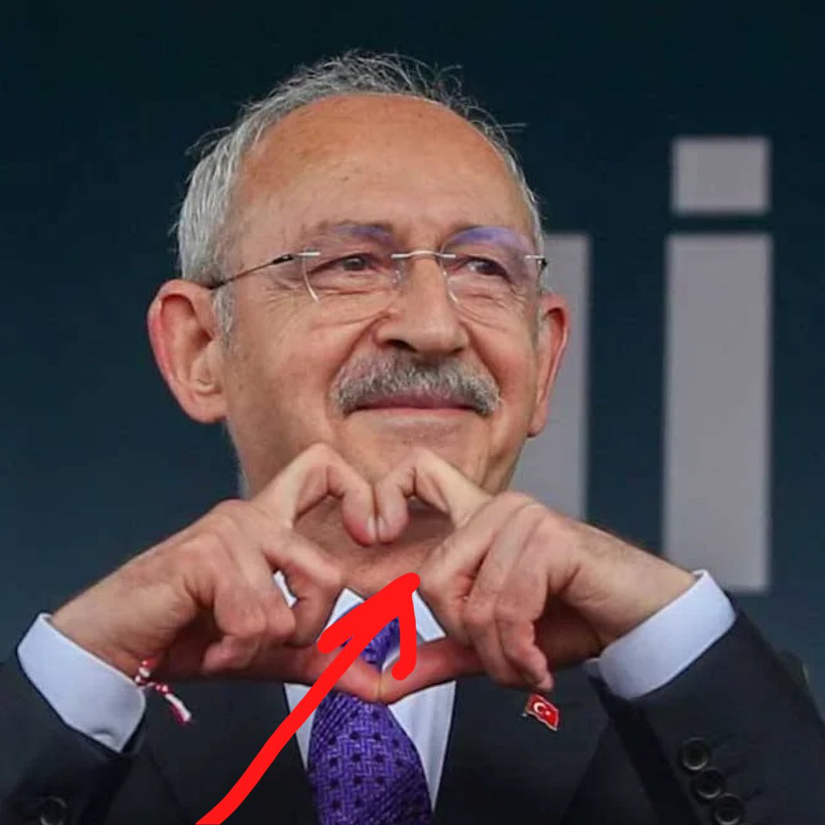 Cahit_yarba25's tweet photo. 🟥CHP'de Kurultay Talebi: 

▪️833 Delegenin İmzası delegenin imzası CHP Genel Merkezi'ne Teslim Edilirken..!!

▪️Bay Kemal’de Kadın Kolları Başkanı Asu Kaya’yı Görevden Aldı.!

▪️Ekrem İmamoğlu Özgür Özel Gidin Kumda Oynayın ..!!! https://t.co/OjyUeYsCbX