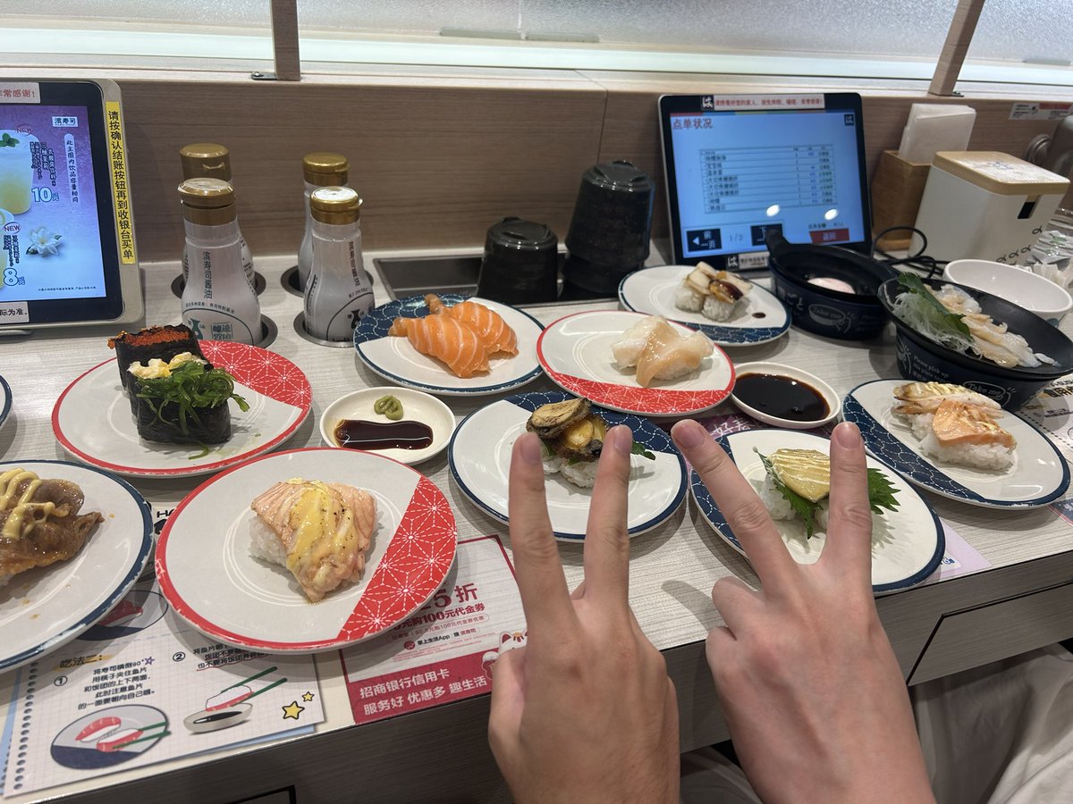 Randomfqhe's tweet photo. 😋这个滨寿司很美味今晚with @LOUIELU1666 https://t.co/ZTf5e9MTmr
