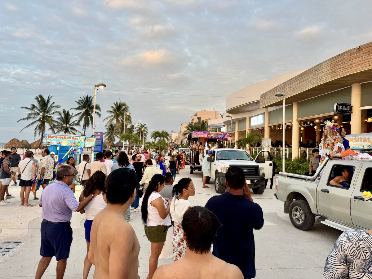 YaajMexico's tweet photo. ✊🏽🏳️‍🌈🏳️‍⚧️Reconocemos el trabajo de Diversidad Progreso A.C., Orgullo Progreso, #prideyucatan, las personas voluntarias, artistas y emprendedoras por hacer posible esta celebración colectiva de la diversidad. De manera especial, agradecemos a @CesarBriceC, Jefe del Departamento para la Inclusión de las Personas de la Diversidad, y a @Karelly_CB, Directora de la Dirección de Desarrollo Integral, de la @sejuveyyuc por marchar de la mano con nuestras comunidades y seguir impulsando acciones en favor de la inclusión y el respeto a la diversidad en Progreso.